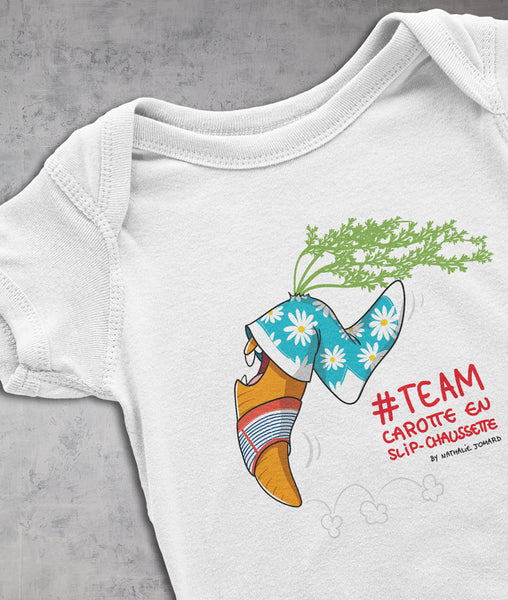Team Carotte en Slip-Chaussette by Nathalie Jomard - Body à manches courtes pour bébé