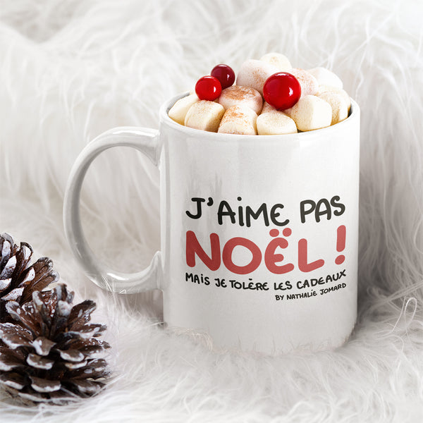 J'aime pas Noël mais je tolère les cadeaux by Nathalie Jomard - Mug Blanc Brillant