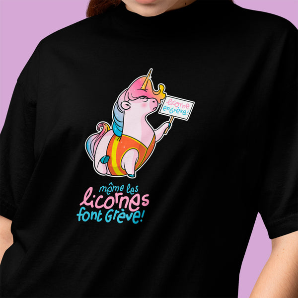 Même les licornes font grève, by Nathalie Jomard - T-shirt unisexe en coton biologique