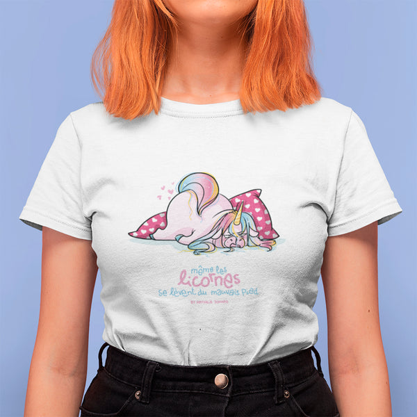 Même les licornes se lèvent du mauvais pied, by Nathalie Jomard - T-shirt unisexe en coton biologique